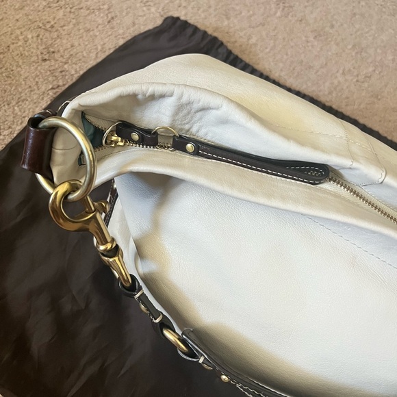 Coach bag with gold hardware - Picture 13 of 15